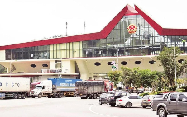 Hàng hoá XNK tăng vọt_20250505094135.jpg
